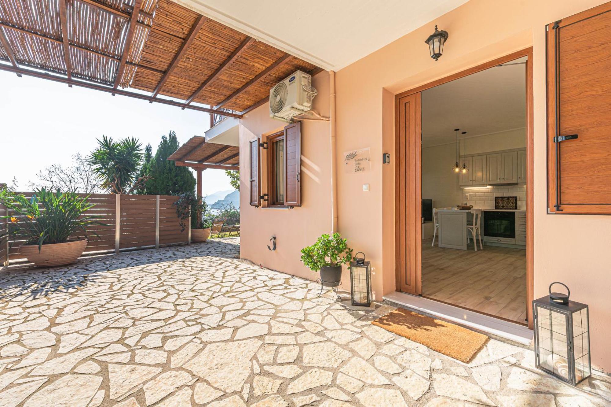 Paralio Astros Beachfront Suites Xiropigado Dış mekan fotoğraf