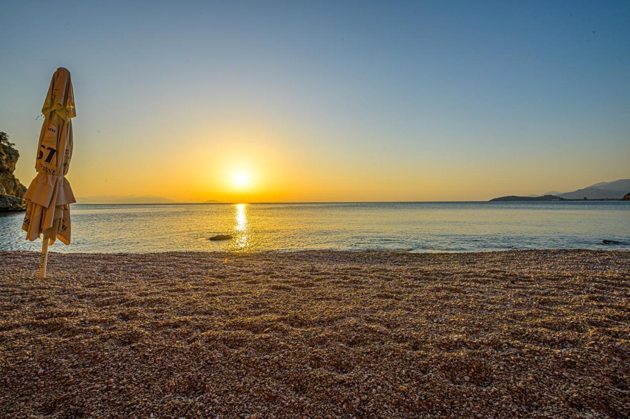 Paralio Astros Beachfront Suites Xiropigado Dış mekan fotoğraf